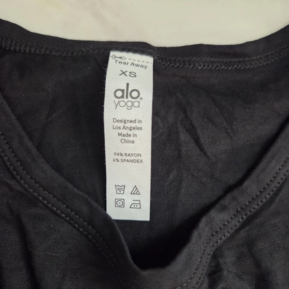 ALO Yoga chic black